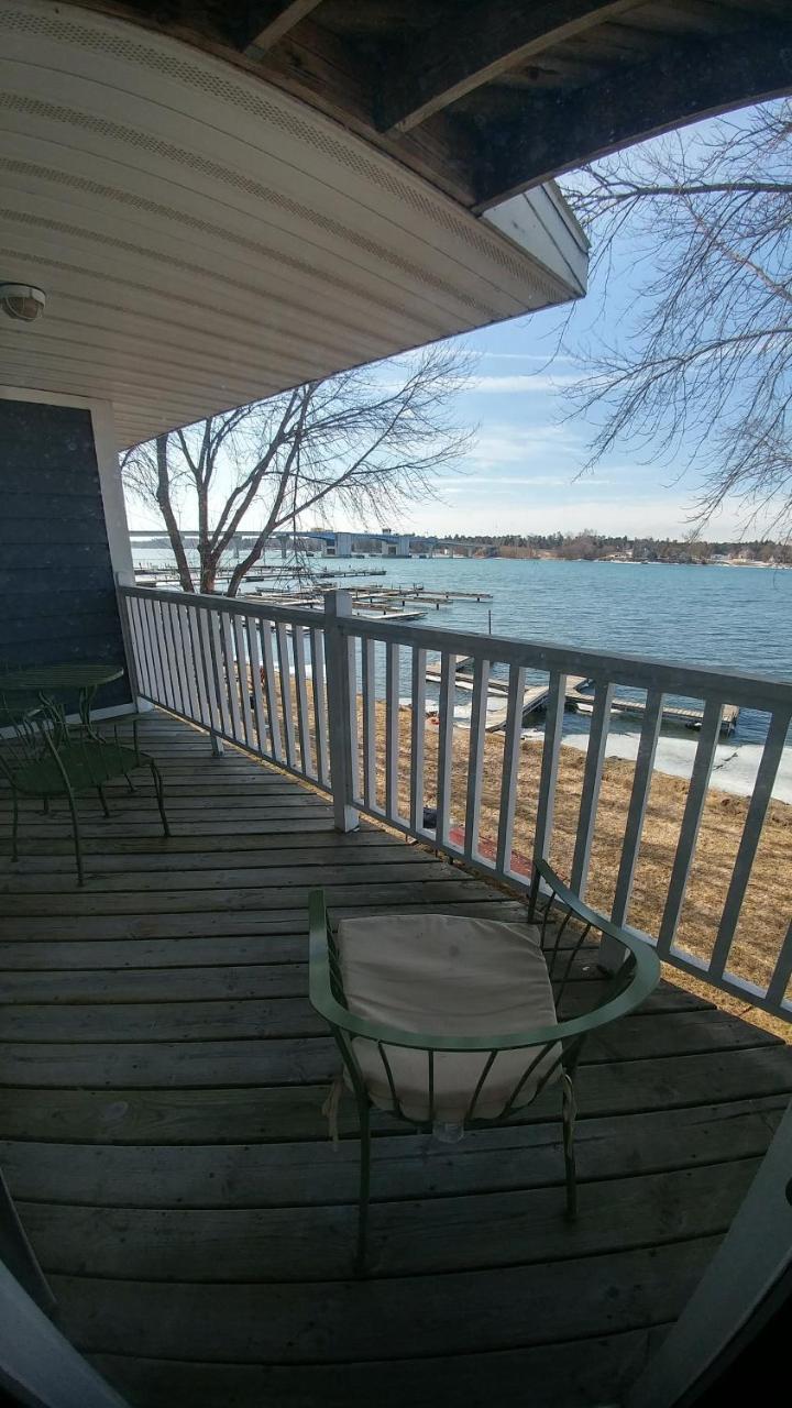 Snug Harbor Inn Sturgeon Bay Esterno foto