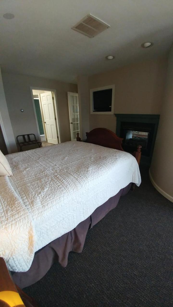Snug Harbor Inn Sturgeon Bay Esterno foto