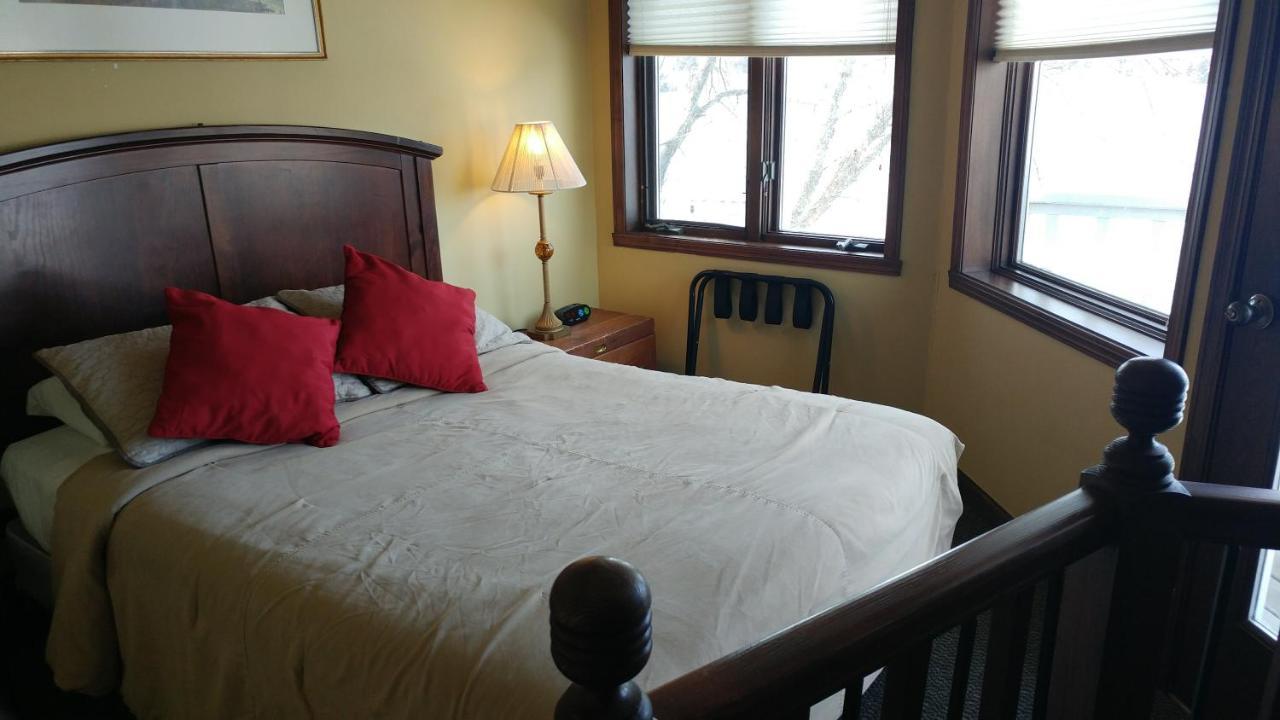 Snug Harbor Inn Sturgeon Bay Esterno foto