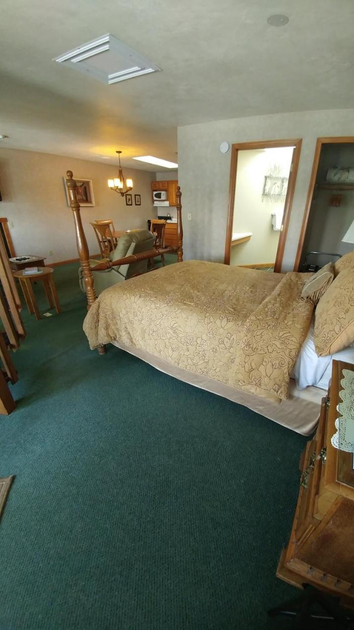 Snug Harbor Inn Sturgeon Bay Esterno foto
