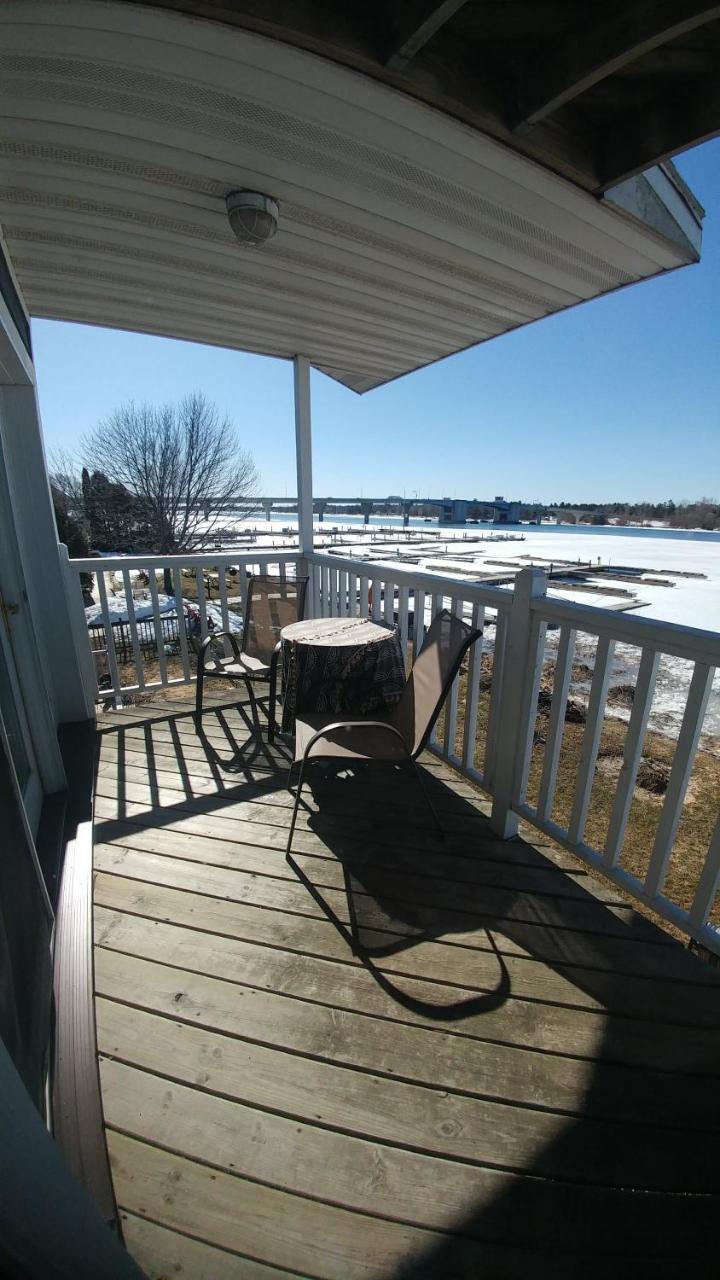 Snug Harbor Inn Sturgeon Bay Esterno foto