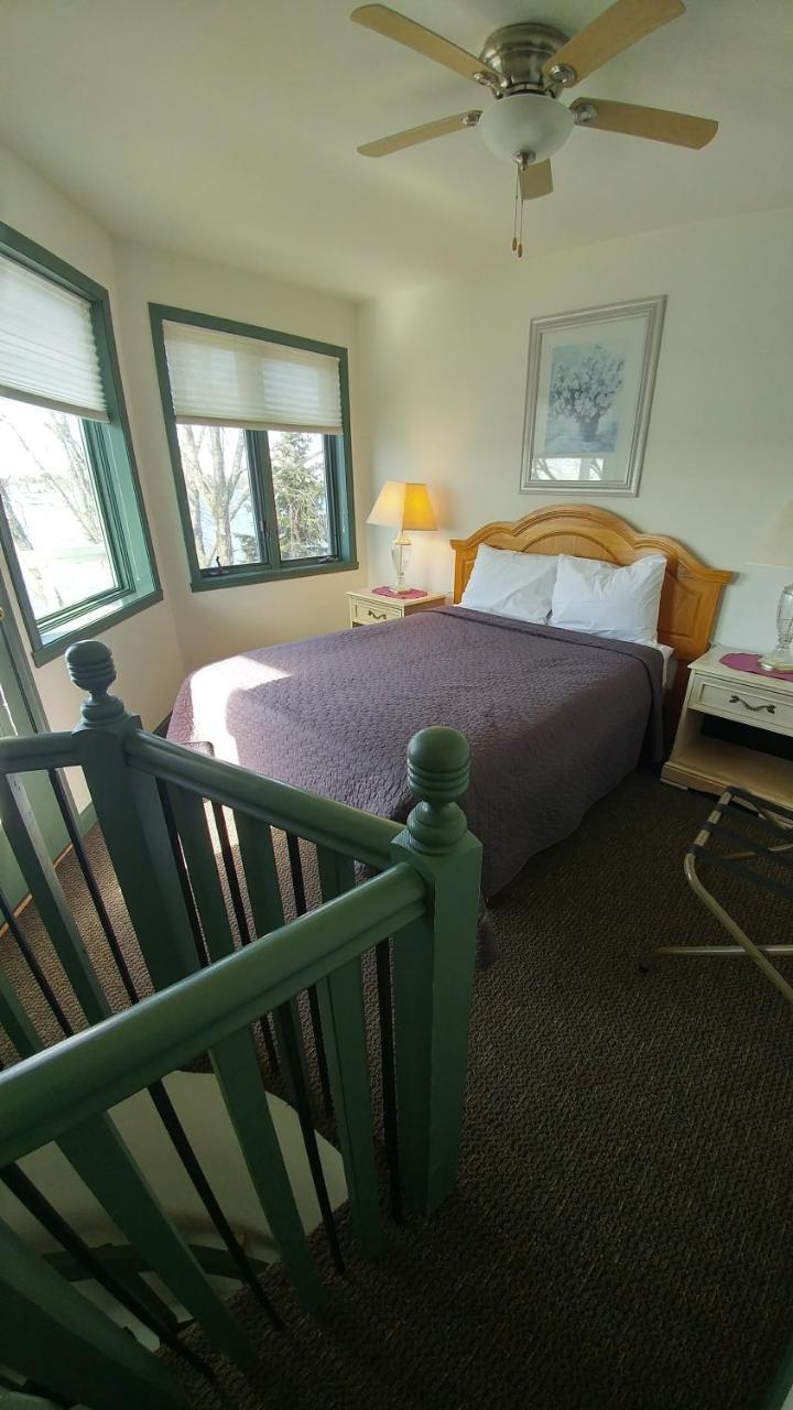 Snug Harbor Inn Sturgeon Bay Esterno foto